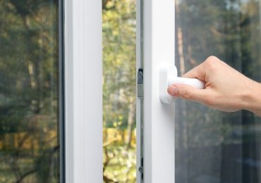 slechte ventilatie is één van de vele oorzaken van vochtproblemen in huis