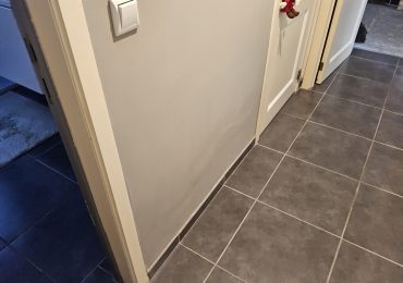 Hoe vochtige binnenmuur behandelen?