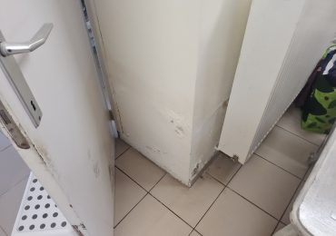 Vochtige muur met schade, nood aan vochtbestrijding
