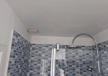 Zichtbaar vochtprobleem in de badkamer
